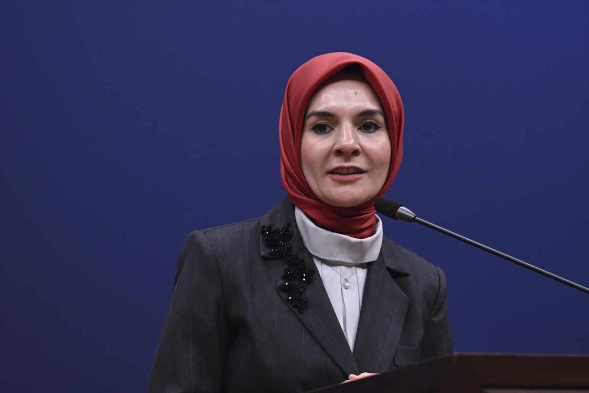 Aile ve Sosyal Hizmetler Bakanı Mahinur Özdemir Göktaş, TOBB Konferans Salonu'nda düzenlenen "2025...