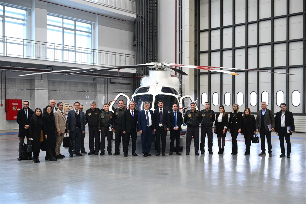 Airbus, çok amaçlı askeri nakliye uçağı C295'i Jandarma Havacılık Komutanlığında tanıttı. JAVDES...