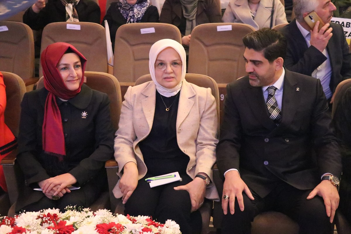 AK Parti Genel Merkez Kadın Kolları Başkanı Ayşe Keşir (ortada), Karabük'te  100. Yıl Kültür...
