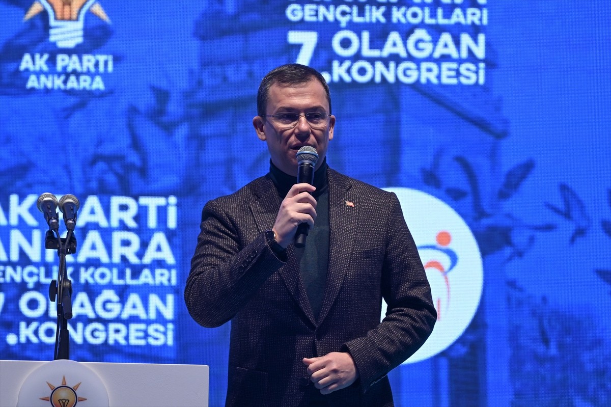 AK Parti Genel Sekreteri Fatih Şahin, Sinan Şamil Sam Spor Kompleksi'nde düzenlenen AK Parti...