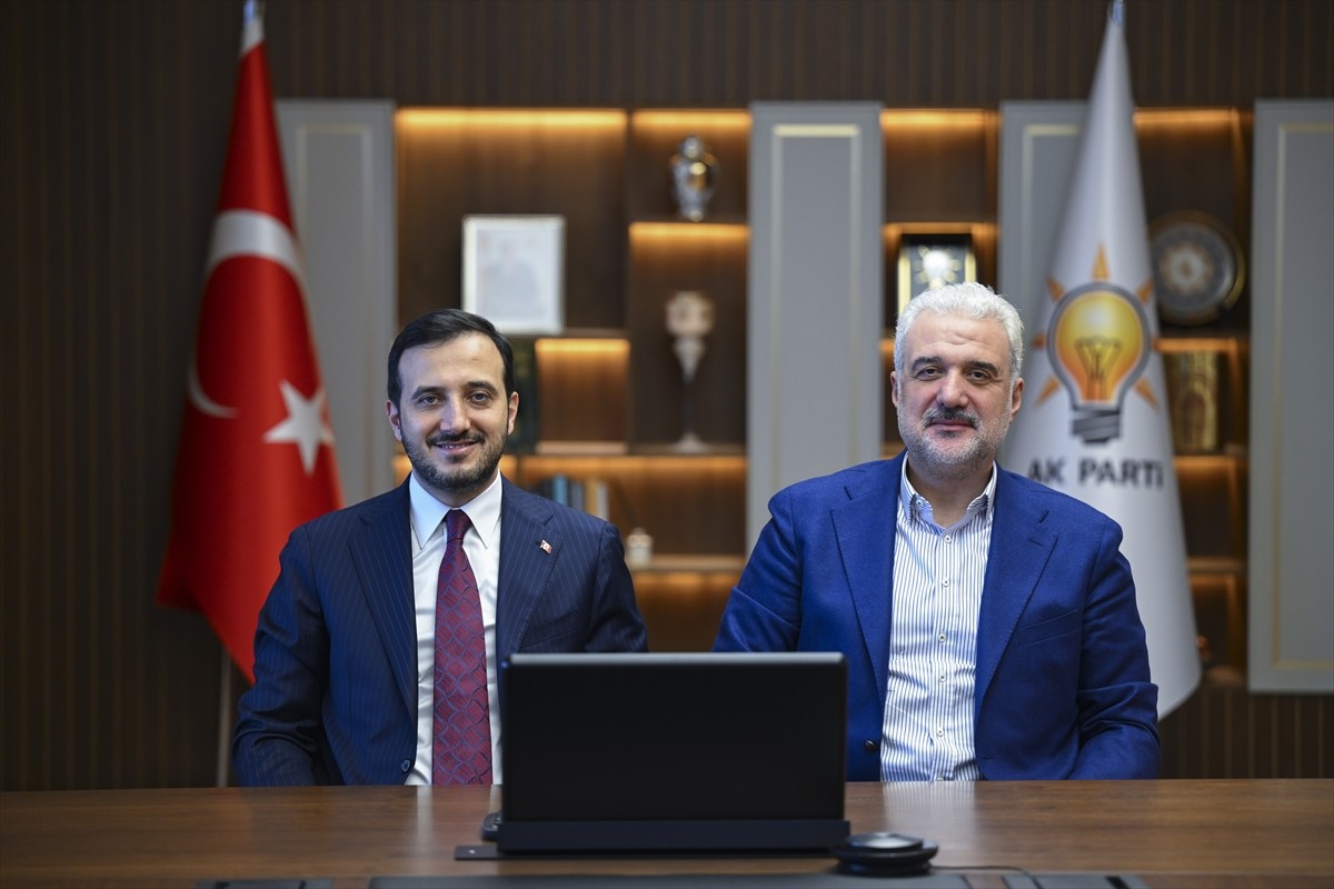 AK Parti İstanbul İl Başkanı Osman Nuri Kabaktepe (sağda) ve İl Başkan Adayı Abdullah Özdemir...