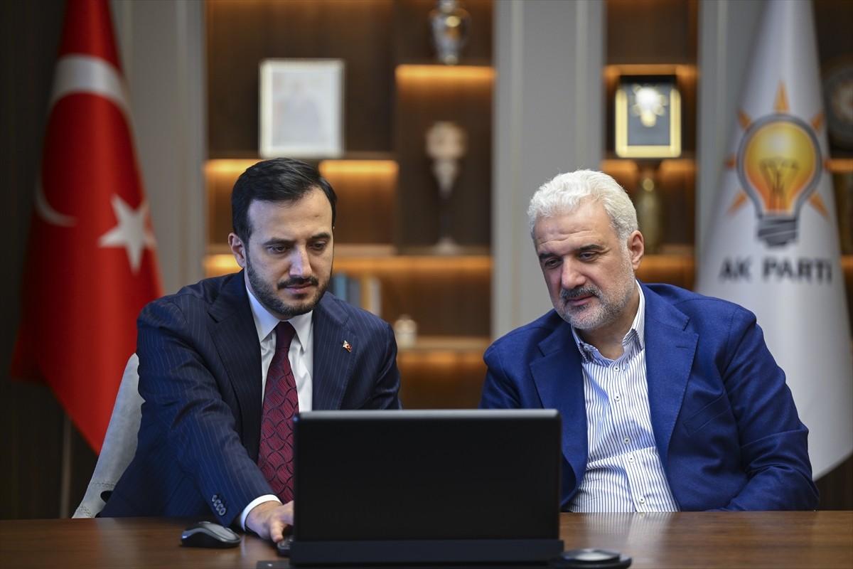 AK Parti İstanbul İl Başkanı Osman Nuri Kabaktepe (sağda) ve İl Başkan Adayı Abdullah Özdemir...