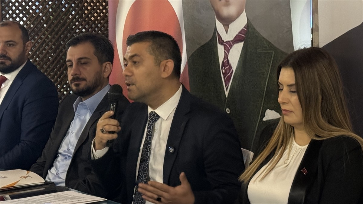 AK Parti Tekirdağ İl Başkanı Ali Gümüş, Tekirdağ Büyükşehir Belediyesinde "haber editörü" olarak...