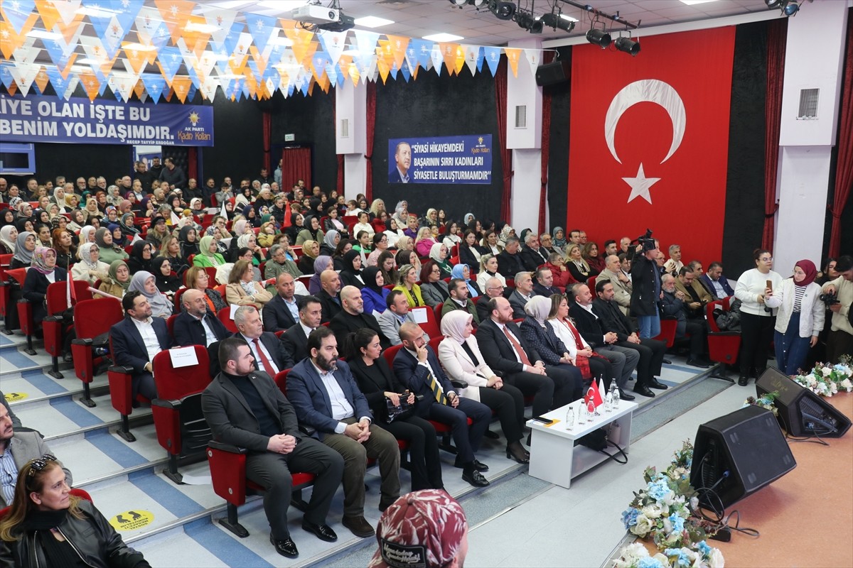 AK Parti Yalova 7. Olağan İl Kadın Kolları Kongresi, Halk Eğitim Müdürlüğü Konferans Salonu'nda...