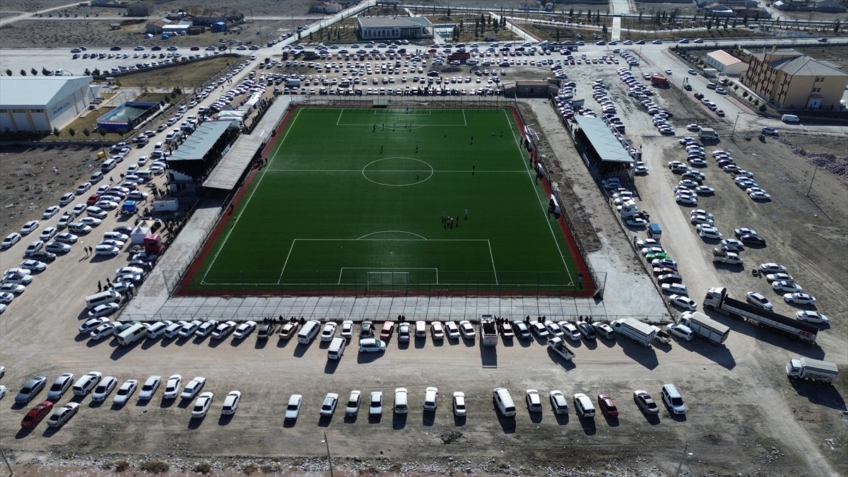 Aksaray'da köyler ve yaylalar arası futbol turnuvası maçlarını anlatan spiker Muhammed Turan...