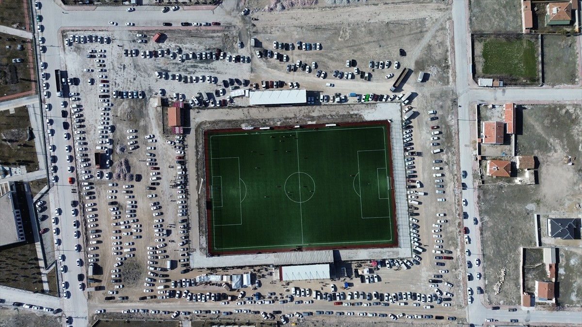 Aksaray'da köyler ve yaylalar arası futbol turnuvası maçlarını anlatan spiker Muhammed Turan...