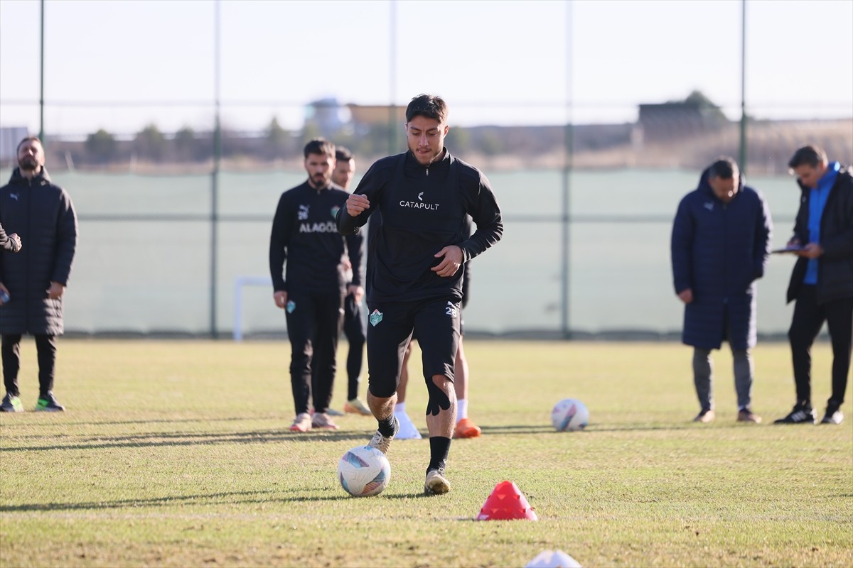 Alagöz Holding Iğdır FK, Trendyol 1. Lig'in 22. haftasında deplasmanda Gençlerbirliği ile yapacağı...