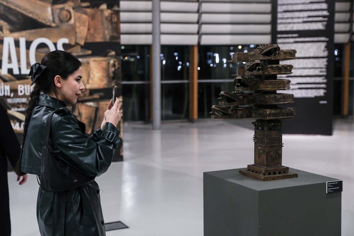 Ali Teoman Germaner'in 1950'lerden bugüne uzanan çalışmalarını bir araya getiren "ALOŞ: Dün...