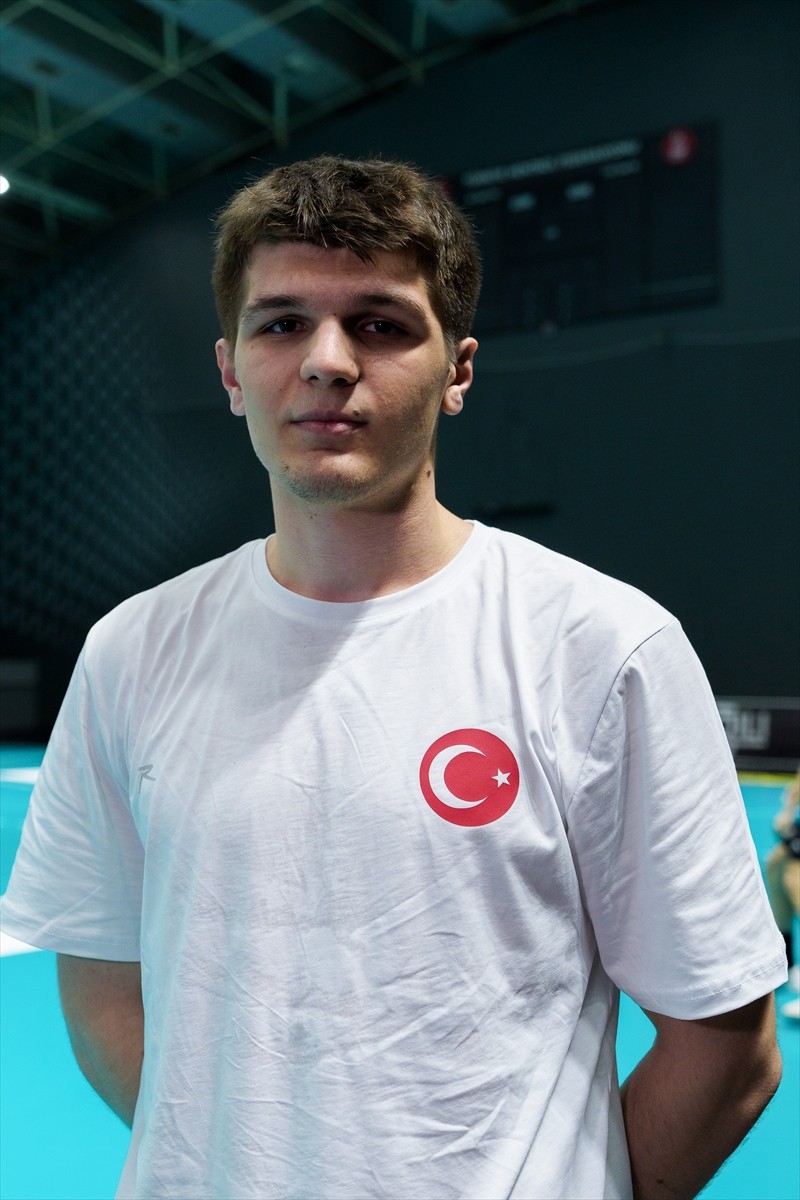 Almanya'nın Saksonya eyaletinin Dresden kentinde HC Elbflorenz takımında oynayan 20 yaşındaki...