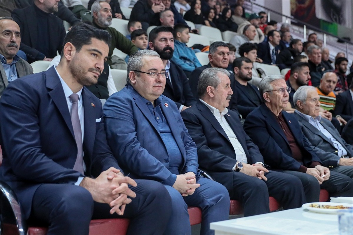 Ankara'da düzenlenen Türkiye Güreş Şampiyonası, serbest stildeki müsabakalarla devam ediyor. Büyük...