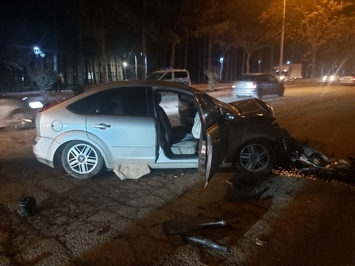 Ankara'nın Çubuk ilçesinde meydana gelen trafik kazasında yaralanan 4 kişi tedavi altına...