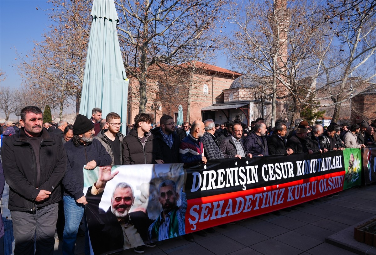 Ankara Filistin Dayanışma Platformu (ANFİDAP) üyeleri, İsrail'in saldırılarında hayatını kaybeden...