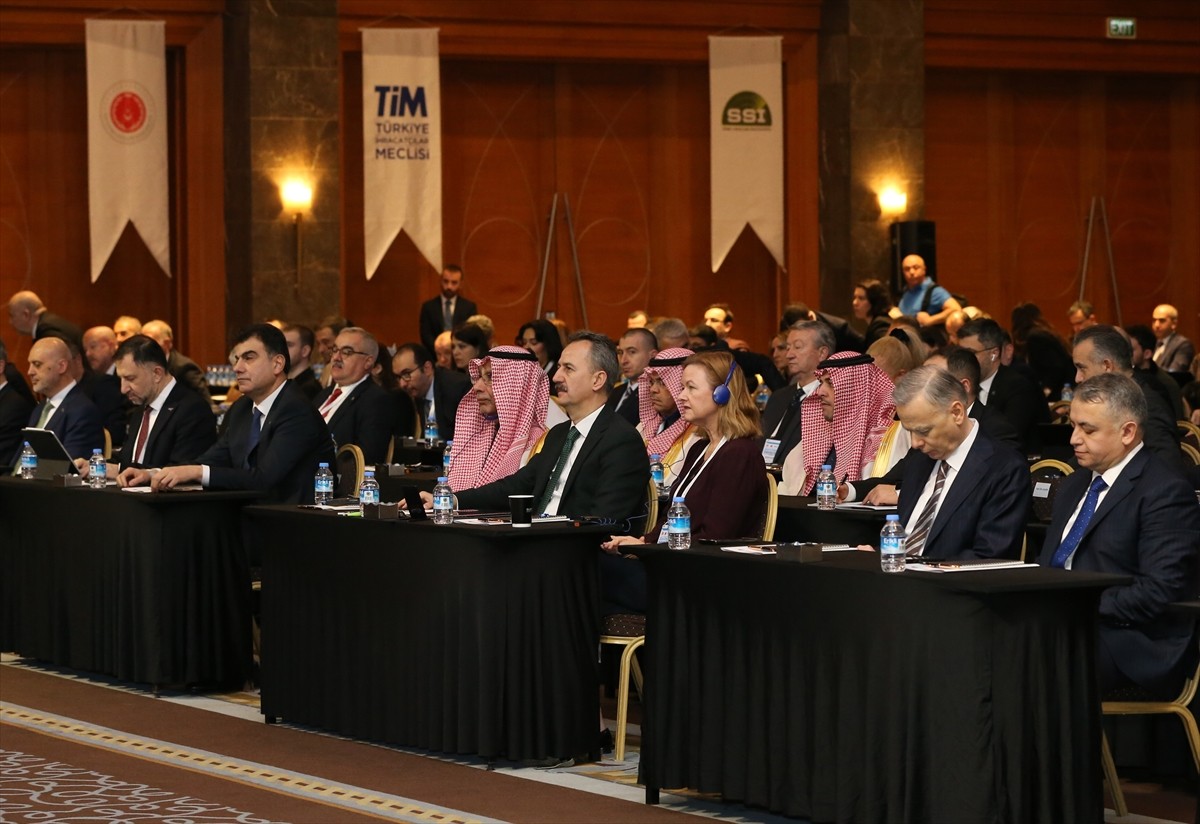 Antalya'daki Belek Turizm Merkezi'nde bir otelde bu yıl dördüncüsü düzenlenen "Savunma ve...