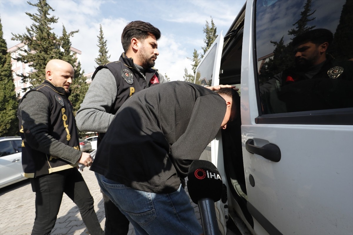 Antalya'nın Kepez ilçesinde bir kişinin hayatını kaybettiği, bir kişinin de yaralandığı silahlı...