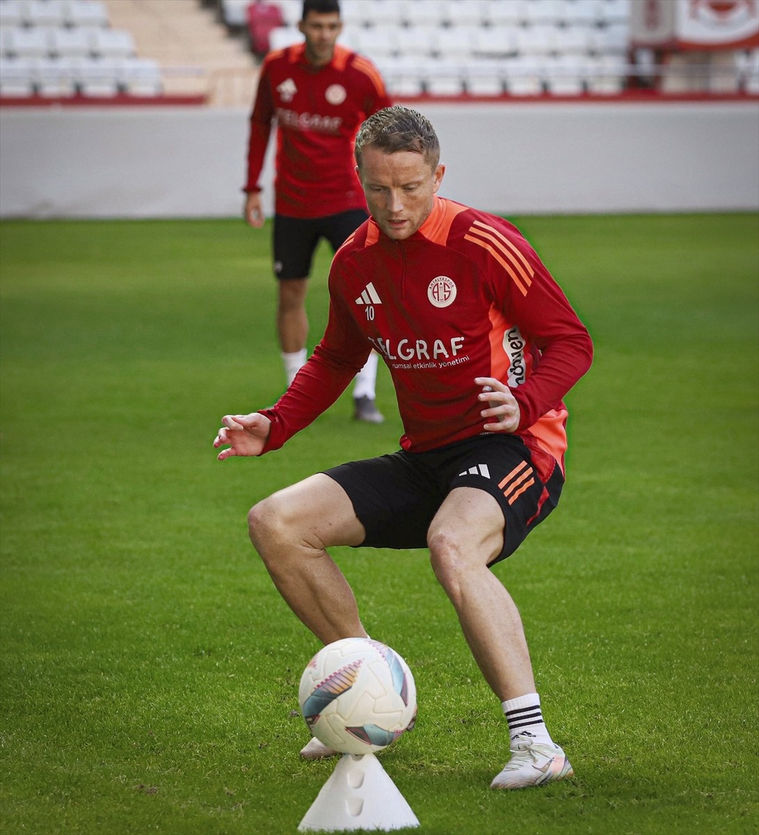 Antalyaspor, Trendyol Süper Lig'in 20. haftasında 19 Ocak Pazar deplasmanda Göztepe ile yapacağı...