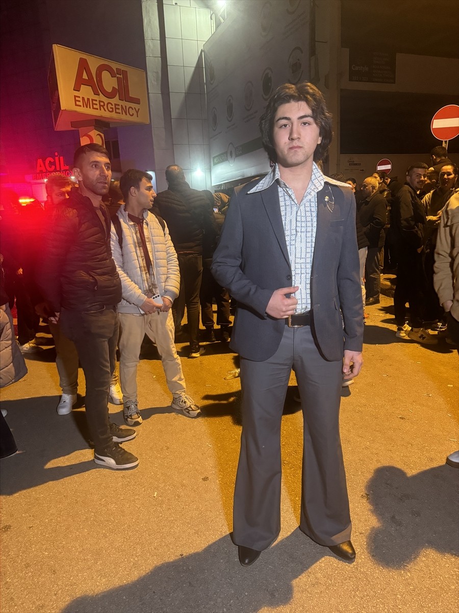 Arabesk müziğin efsanevi ismi Ferdi Tayfur, Antalya'da tedavi gördüğü hastanede 79 yaşında...