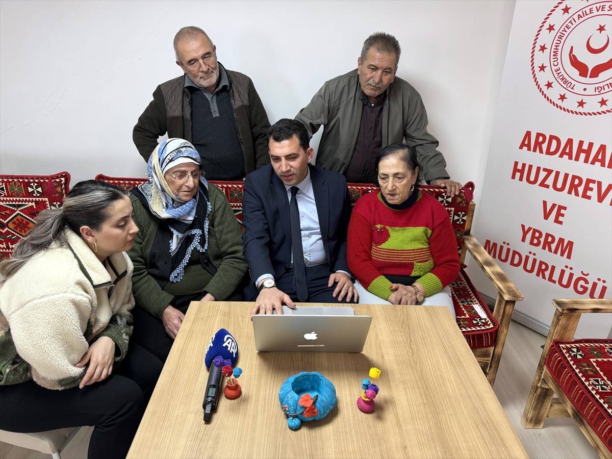 Ardahan Huzurevi Yaşlı Bakım ve Rehabilitasyon Merkezi Müdürlüğü sakinleri, Anadolu Ajansının (AA)...
