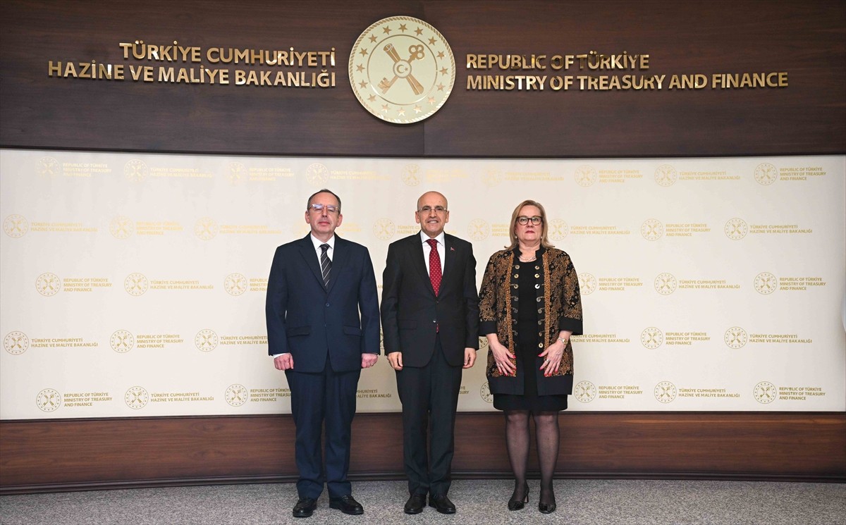 Asya Kalkınma Bankası (AKB) Türkiye'de faaliyete başlama kararı alırken, kamu ve özel sektör;...