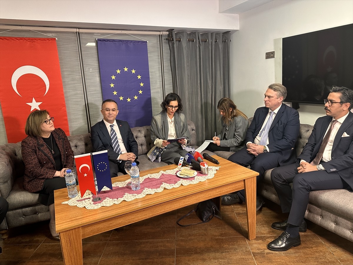 Avrupa Birliği (AB) Komisyonunun Eşitlik, Hazırlıklılık ve Kriz Yönetiminden sorumlu üyesi Hadja...