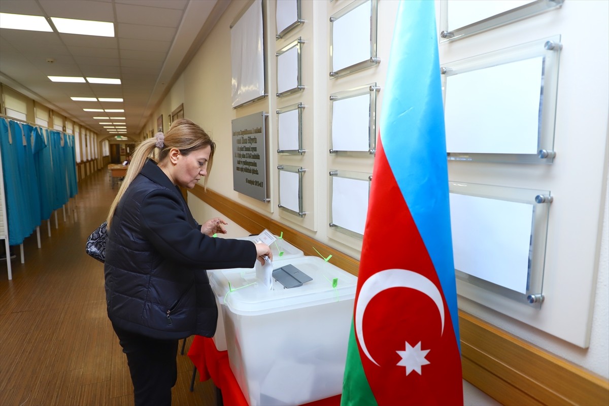 Azerbaycan'da, ülke genelinde şehir, kasaba ve köy belediye meclis üyeliği için seçim...
