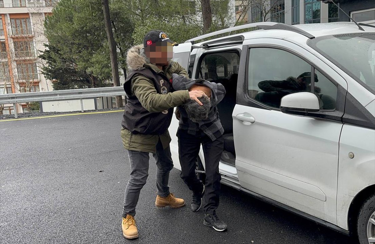  Bağcılar'da, bir evde 12 yaşındaki kız çocuğunun öldürülmesi ve 5 yaşındaki kardeşinin...