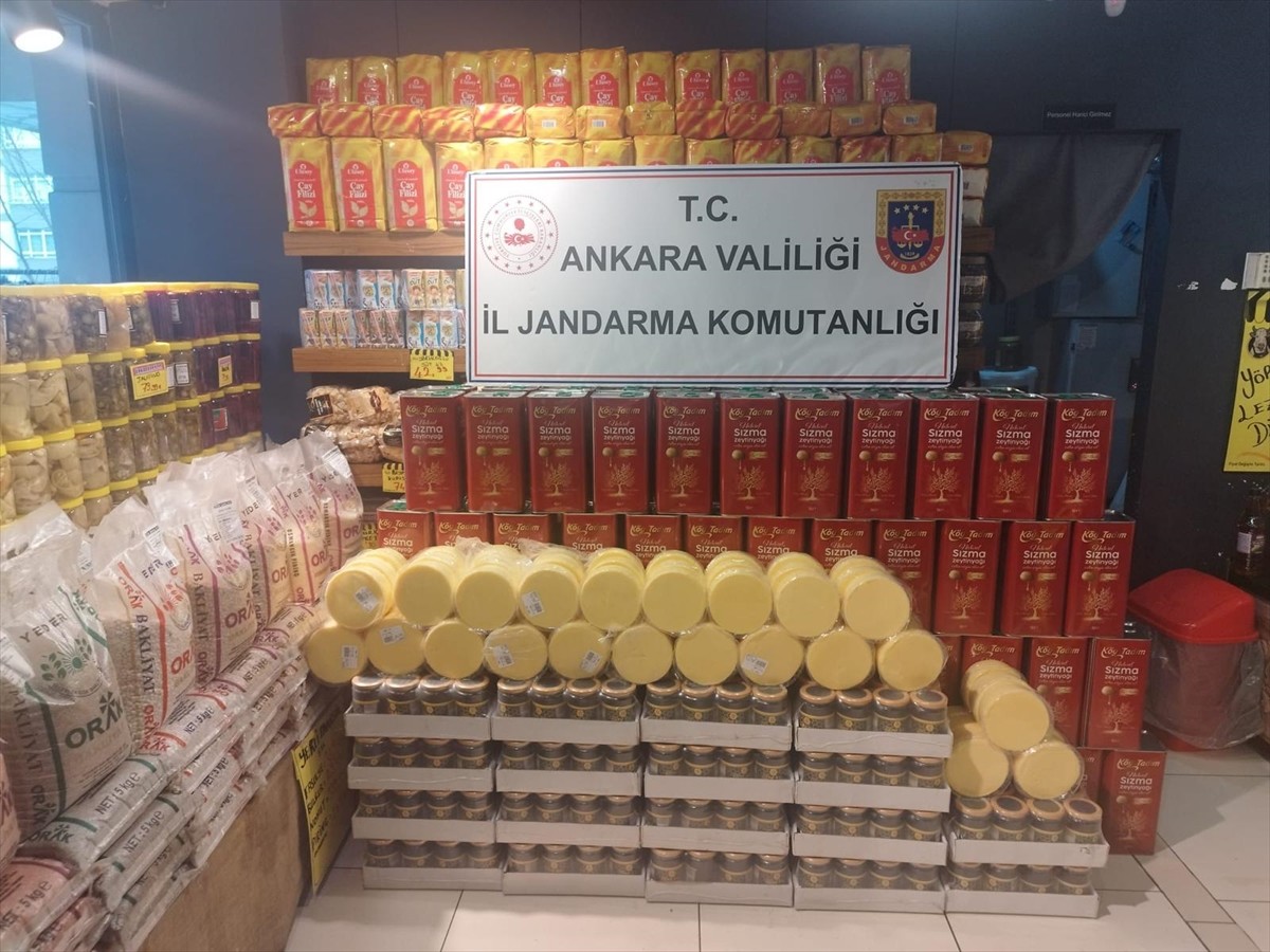 Başkentte sahte ve kaçak gıda maddelerine yönelik operasyonda, 2 bin 500 litre sahte zeytinyağı...