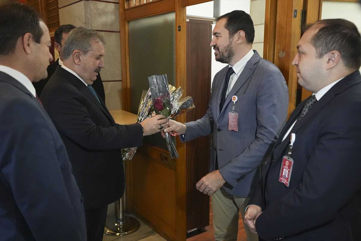 BBP Genel Başkanı Mustafa Destici (sol 2), 10 Ocak Çalışan Gazeteciler Günü dolayısıyla Meclis'te...