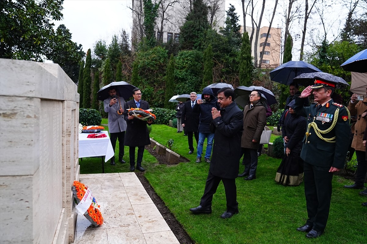 Birinci Dünya Savaşı'nda hayatını kaybeden 122 Hint asker, Üsküdar'da bulunan Haydarpaşa İngiliz...