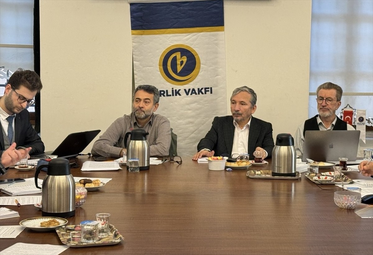 Birlik Vakfı ve İstanbul İl Milli Eğitim Müdürlüğü Öğretmen Akademilerince, İstanbul Türkçesiyle...