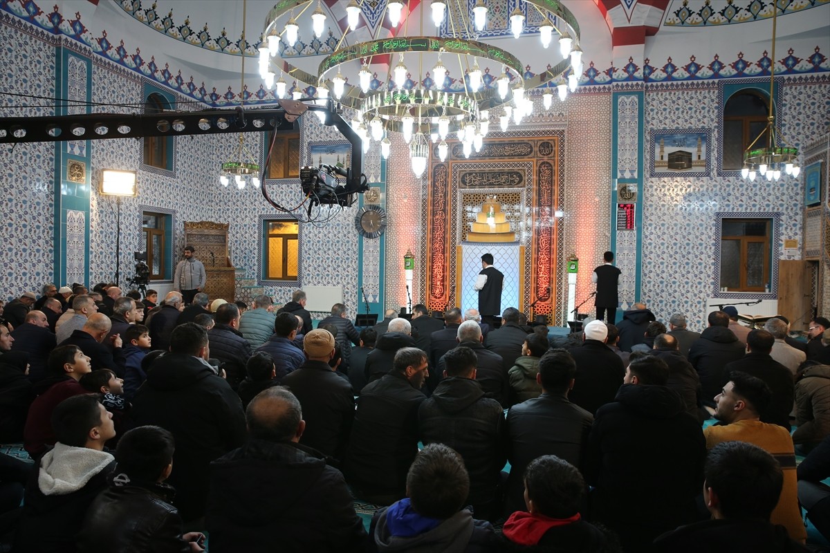 Bitlis'te, Başhan Köyü Aşağı Mahalle Camii Yaşatma Derneği, Müftülük ve hayırseverler tarafından...