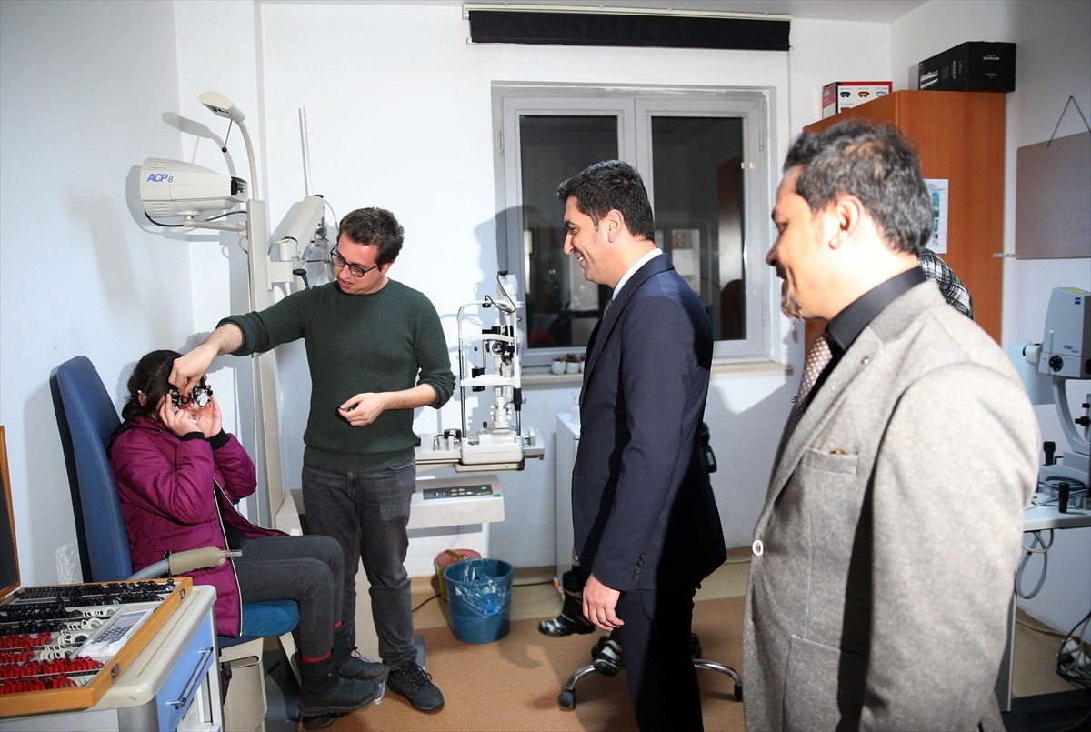 Bitlis'teki hastanelerde, Merkezi Hekim Randevu Sistemi'nde (MHRS) yaşanan yoğunluğun azaltılması...