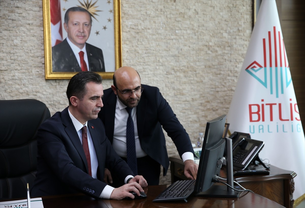 Bitlis Valisi Ahmet Karakaya, Anadolu Ajansının (AA) gözünden 2024'e damga vuran olaylara ve...