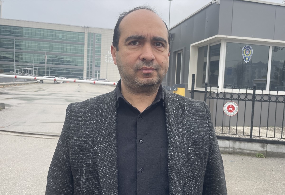 Bolu Baro Başkanı Sinan Barut, Bolu Adliyesi önünde gazetecilere konuya ilişkin açıklamada...