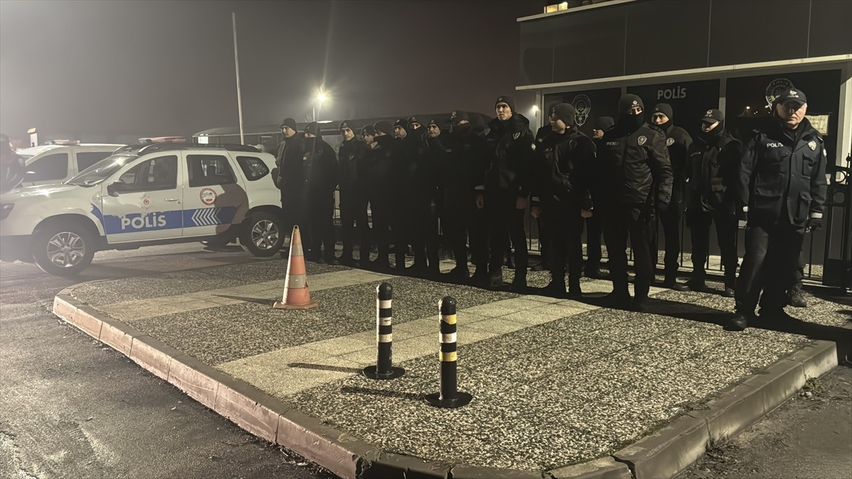 Bolu Kartalkaya Kayak Merkezi'nde 78 kişinin yaşamını yitirdiği otel yangınına ilişkin gözaltına...