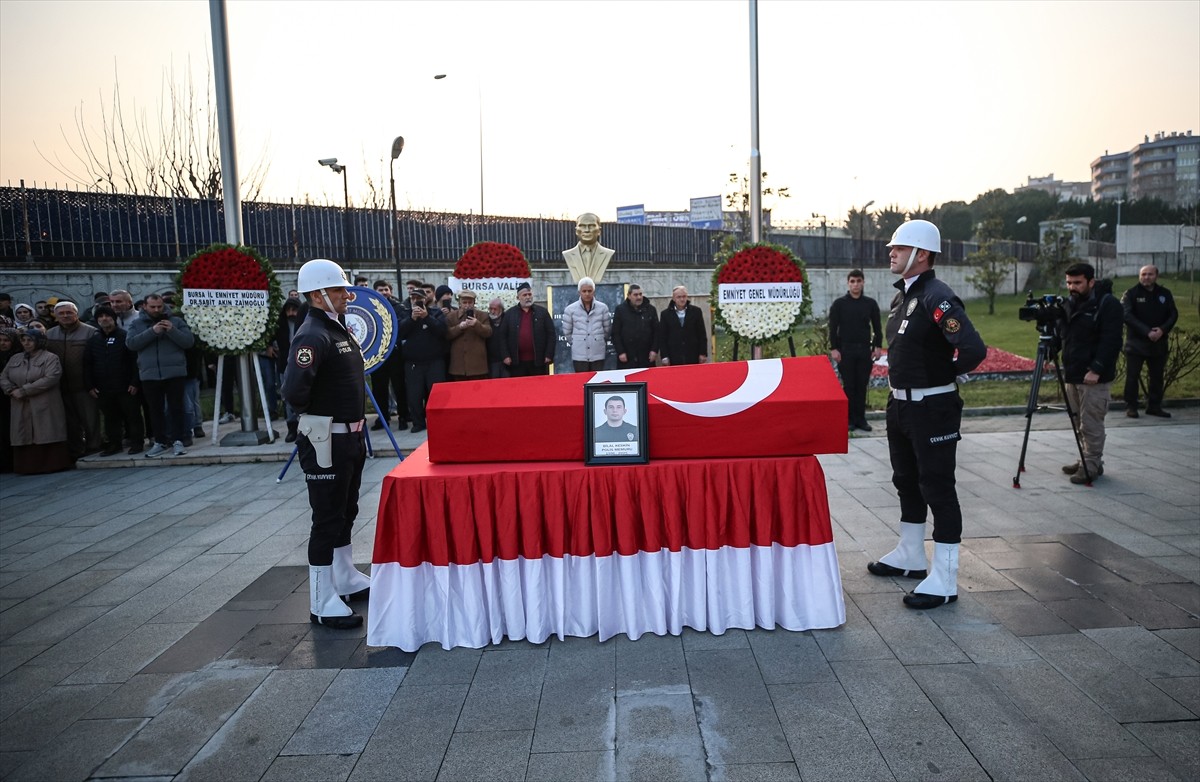 Bursa'da geçirdiği trafik kazasının ardından kaldırıldığı hastanede hayatını kaybeden polis memuru...