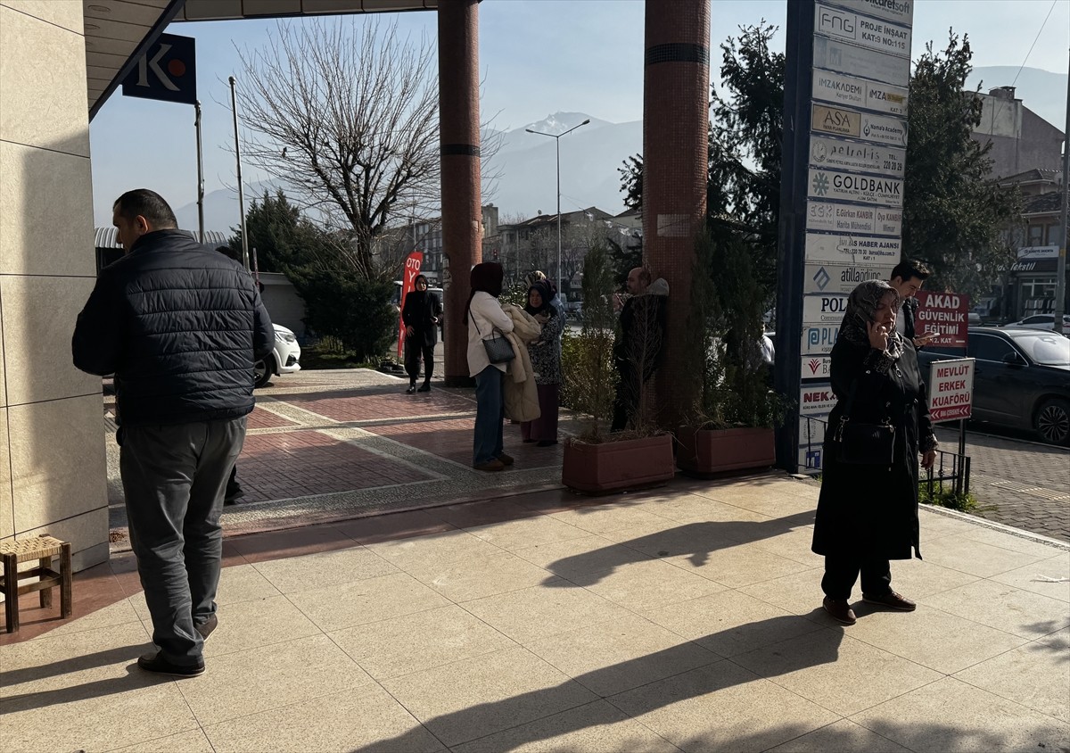 Bursa'nın Nilüfer ilçesinde 4 büyüklüğünde deprem meydana geldi. Bazı vatandaşlar, bulundukları...