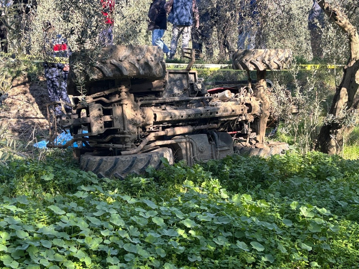 Bursa'nın Orhangazi ilçesinde devrilen traktörün altında kalan sürücü hayatını kaybetti.