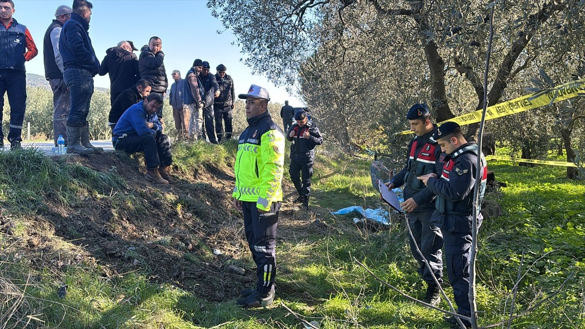 Bursa'nın Orhangazi ilçesinde devrilen traktörün altında kalan sürücü hayatını kaybetti.