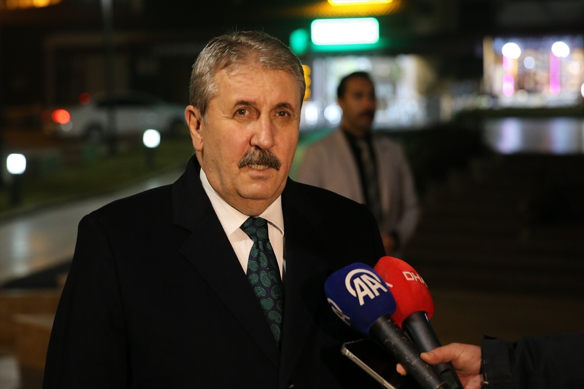 Büyük Birlik Partisi (BBP) Genel Başkanı Mustafa Destici, Eskişehir'in Sivrihisar ilçesindeki Ulu...