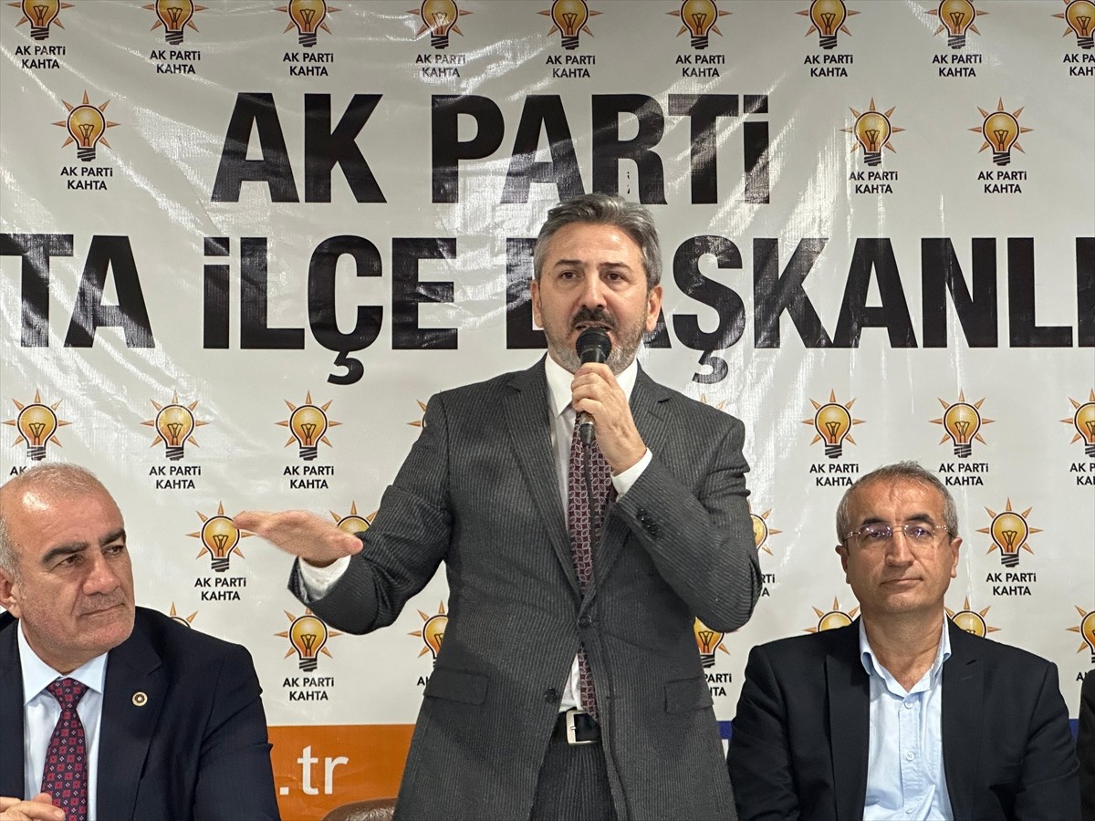 Çalışma ve Sosyal Güvenlik Bakan Yardımcısı Ahmet Aydın (sol 2), çeşitli temaslarda bulunmak üzere...