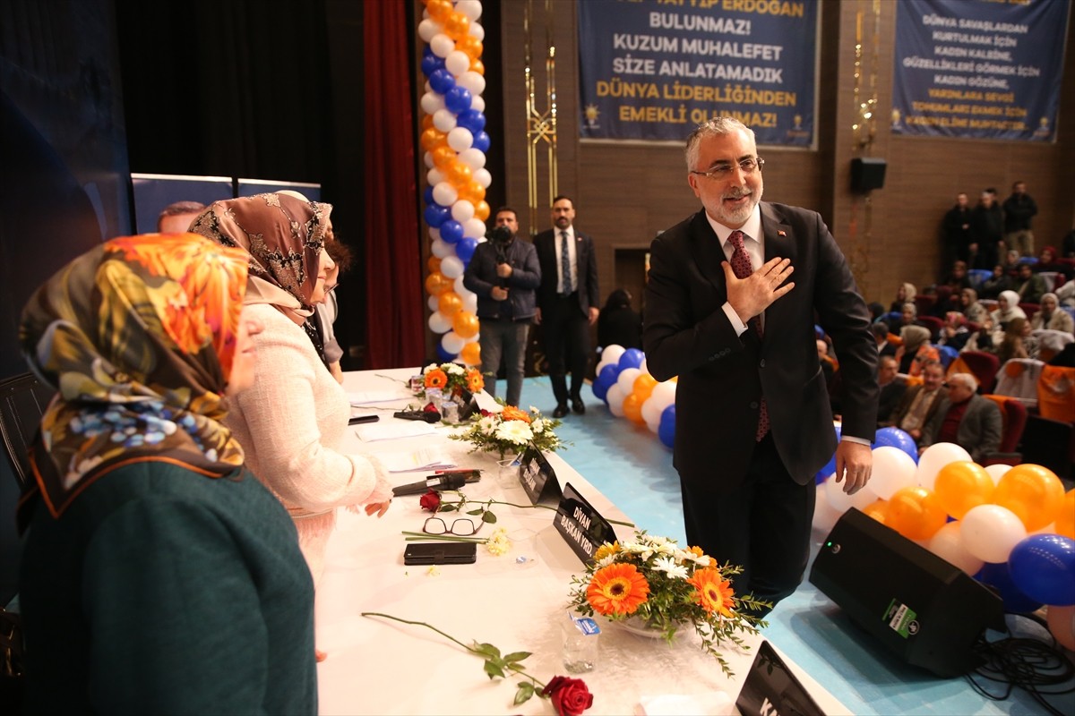 Çalışma ve Sosyal Güvenlik Bakanı Vedat Işıkhan, İl Milli Eğitim Müdürlüğü Konferans Salonu'nda...