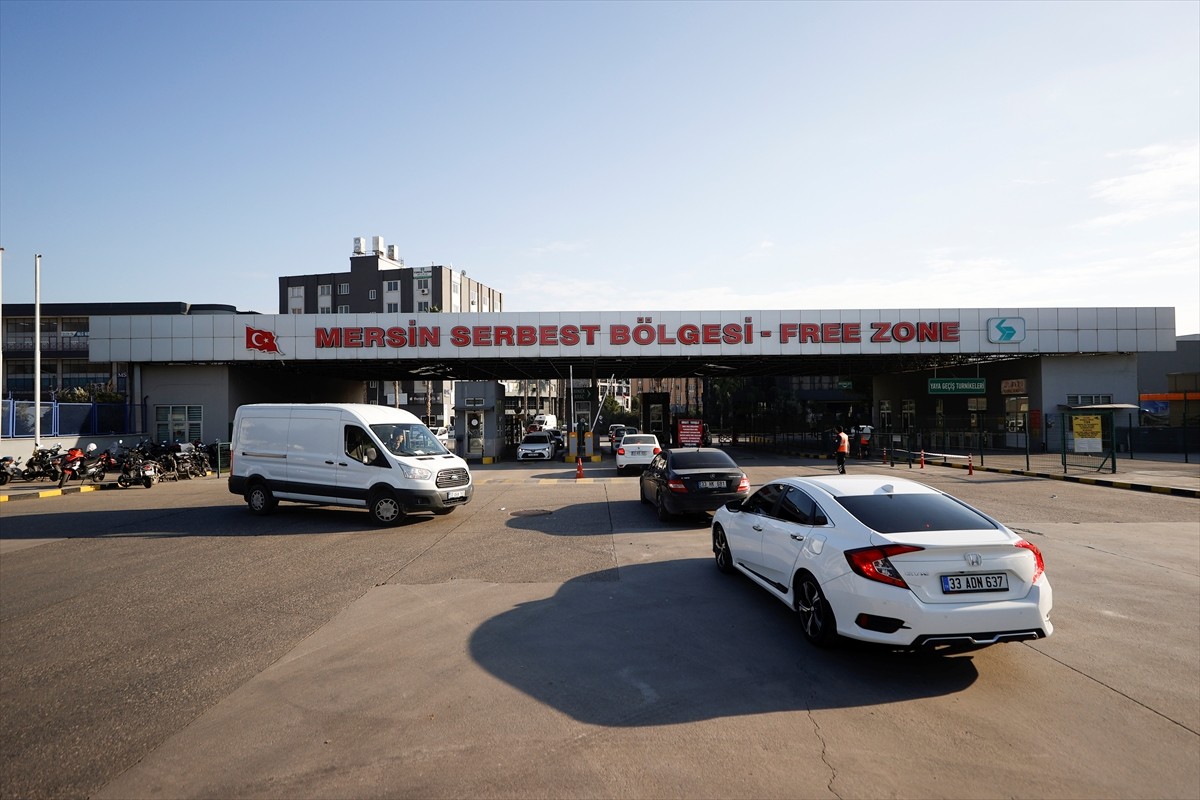 Çeşitli sektörlerden 53'ü yabancı 324 firmaya ev sahipliği yapan Mersin Serbest Bölgesi, 2023'te...