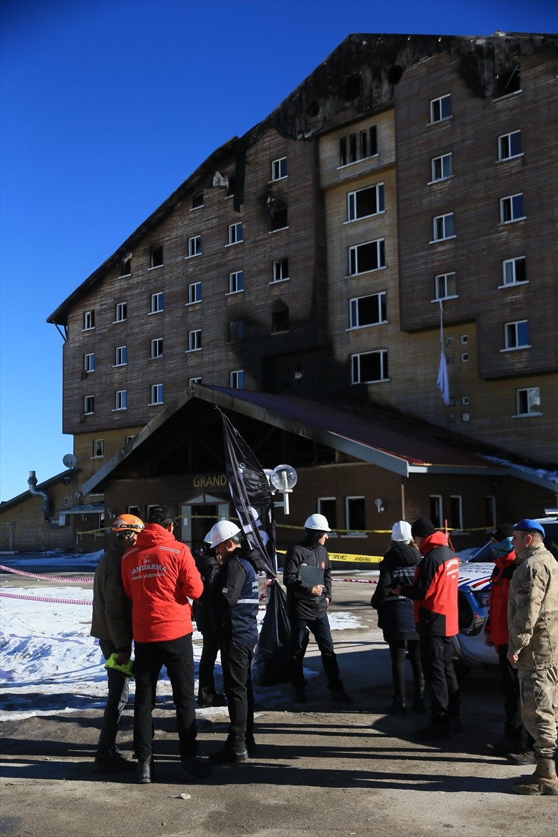 Çevre, Şehircilik ve İklim Değişikliği Bakanlığı personelinden oluşan ekip, Kartalkaya Kayak...