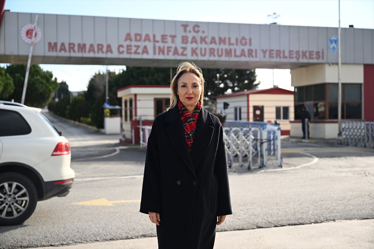 CHP Genel Başkan Yardımcısı Aylin Nazlıaka, "silahlı terör örgütü PKK/KCK üyesi olmak" suçundan...