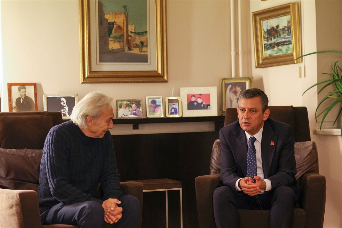 CHP Genel Başkanı Özgür Özel, Bolu Kartalkaya'daki otel yangınında çocuklarını ve torunlarını...