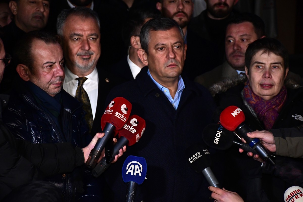 CHP Genel Başkanı Özgür Özel, Bolu Kartalkaya Kayak Merkezi'ndeki Grand Kartal Otel'de çıkan...