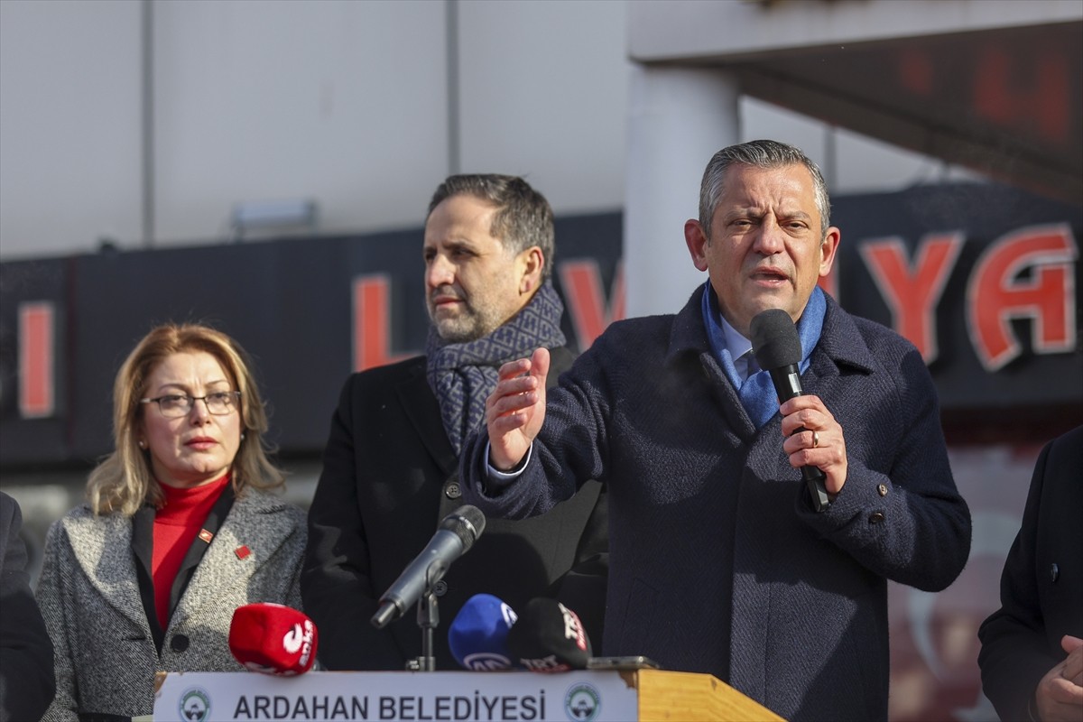 CHP Genel Başkanı Özgür Özel, çeşitli temaslarda bulunmak üzere geldiği Ardahan'da, Ardahan...