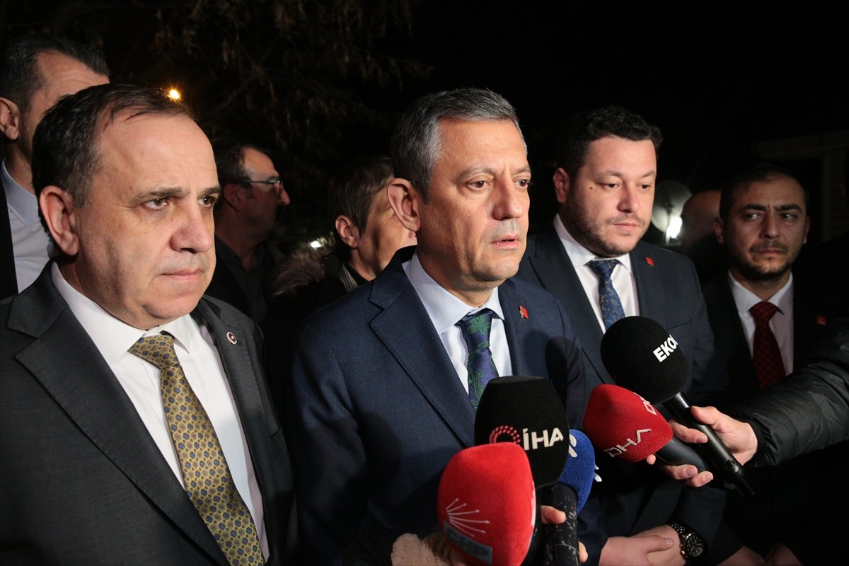 CHP Genel Başkanı Özgür Özel, Kartalkaya'daki Grand Kartal Otel yangınında aile fertlerini...