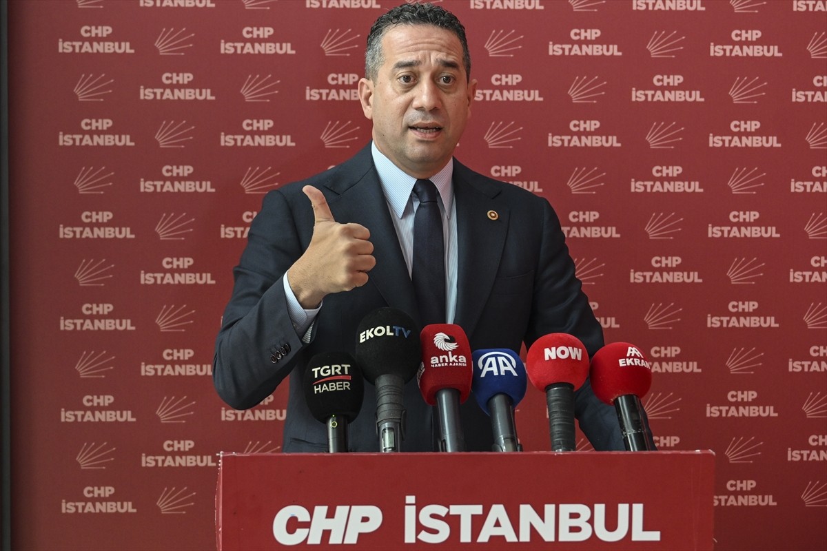 CHP Grup Başkanvekili Ali Mahir Başarır, CHP İstanbul İl Başkanlığında düzenlenen basın...