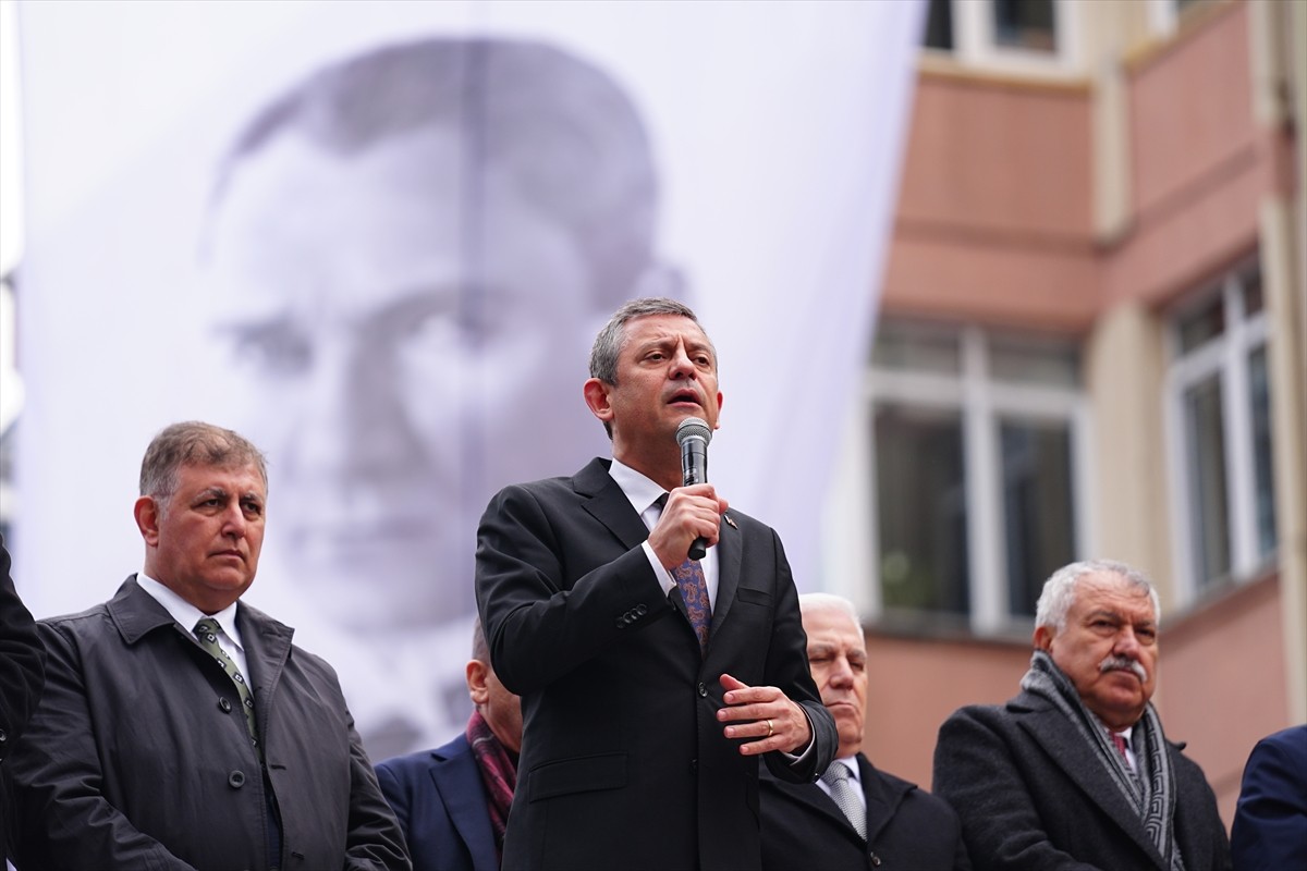 CHP İstanbul İl Örgütü, suç örgütüne yönelik soruşturma kapsamında gözaltına alınan Beşiktaş...